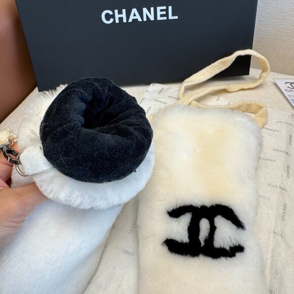 Chanel plush thermal gloves - Picture 2 of 8